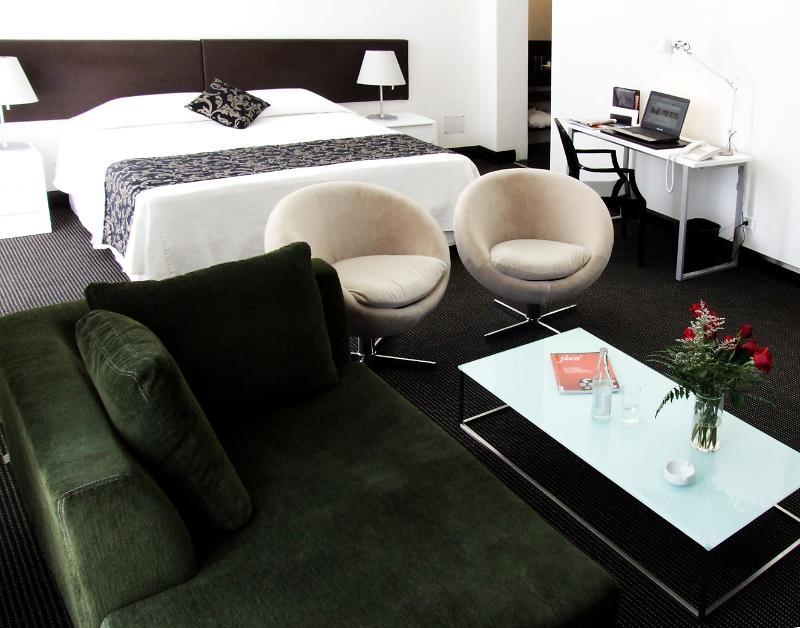 Plaza Fuerte Hotel Μοντεβιδέο Δωμάτιο φωτογραφία